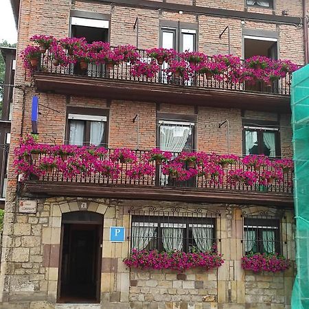 Pension Rosa Cabezon De La Sal Exterior photo